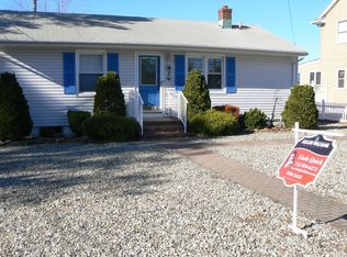 5 Woodhaven Rd, Toms River, NJ 08753