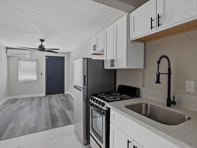 913 S 3rd St — Photo 9