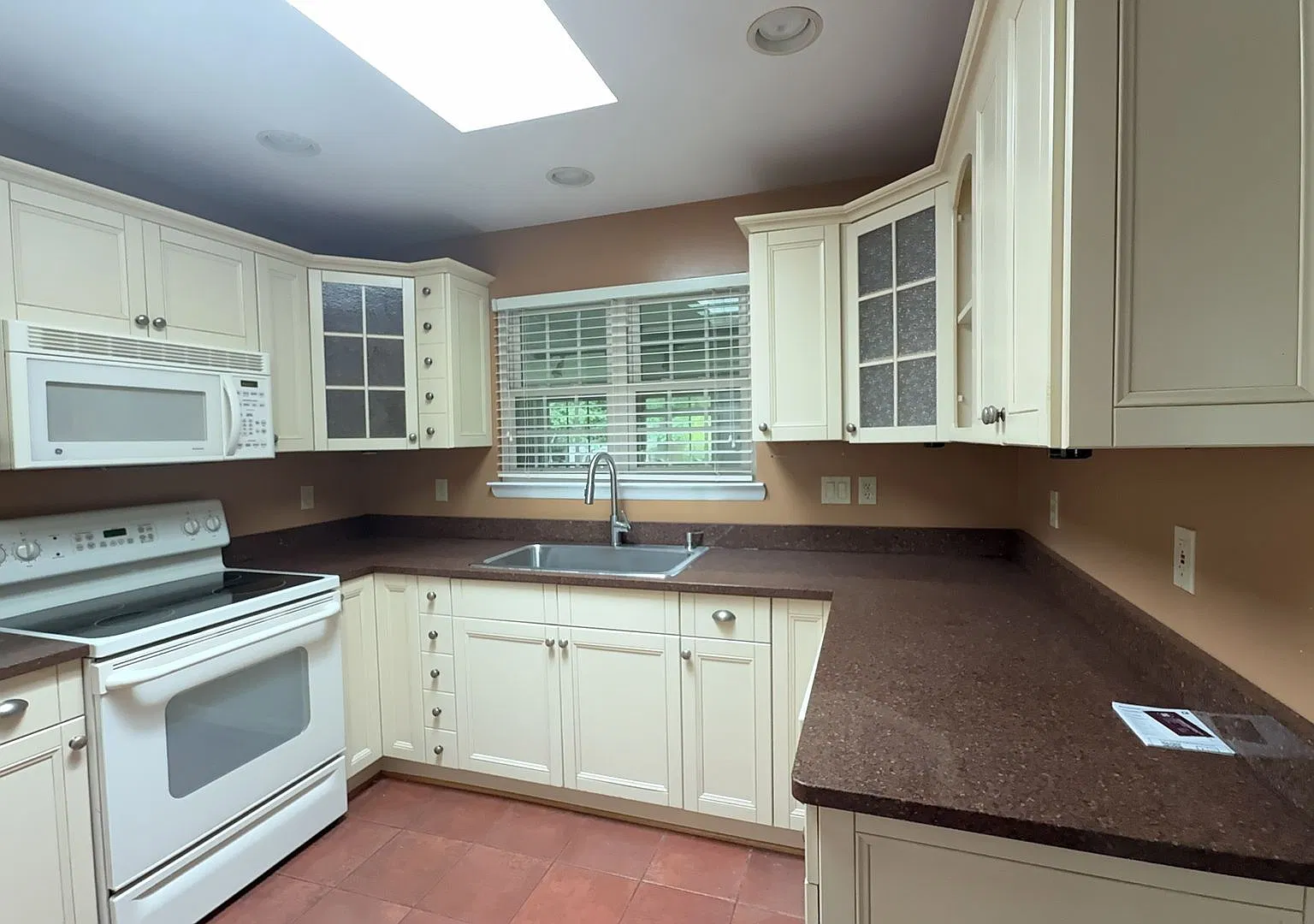 Spacious Brick Ranch Single Family Home! — Photo 4