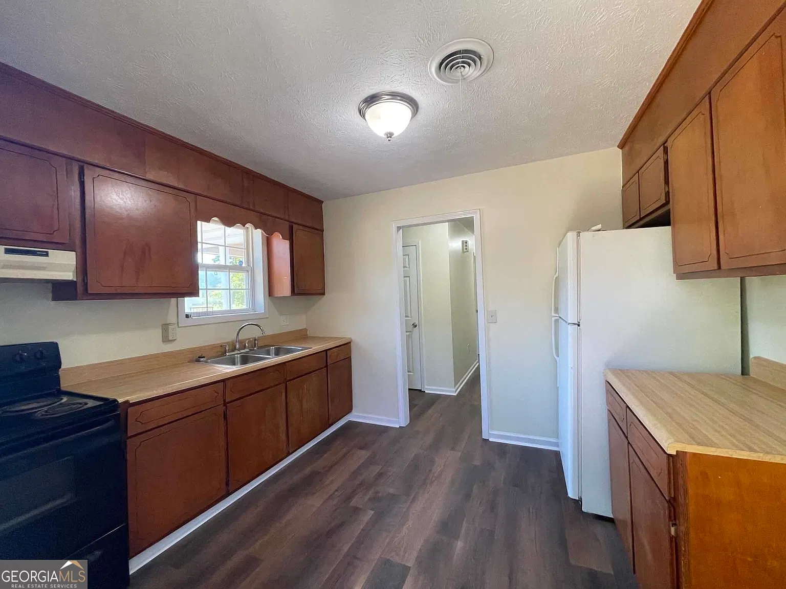 3 bed, 1.5 bath, 1108 sqft, $1,375 — Photo 2