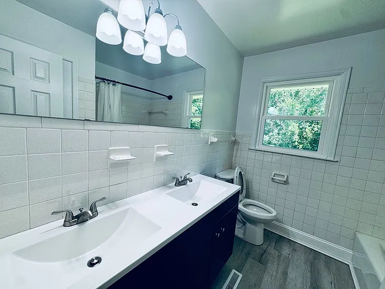 1027 Woodhaven Dr — Photo 7