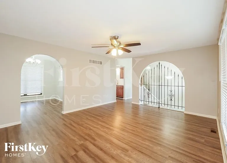 6704 NW Mirror Lake Ter — Photo 3