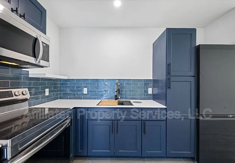 3012 Broadway #205 — Photo 6