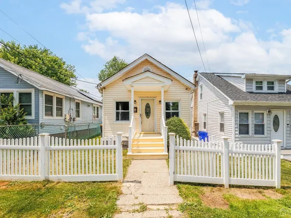 523 Prospect Ave, Laurence Harbor, NJ 08879