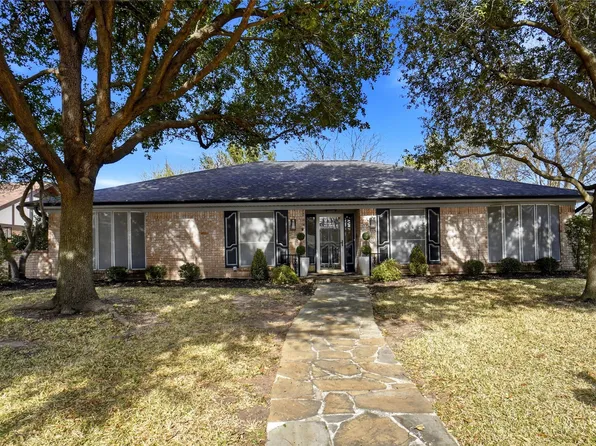 200 Hillview Dr, Hurst, TX 76054