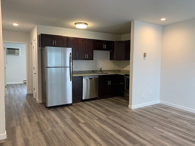 2nd image of 519 N Lincoln St