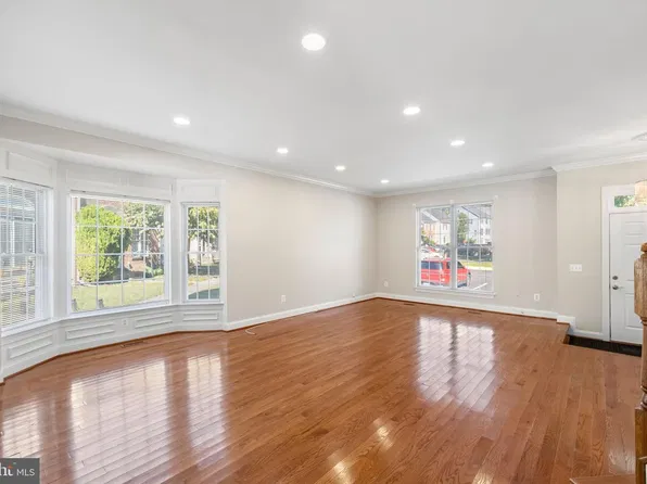 14100 Madrigal Dr, Woodbridge, VA 22193