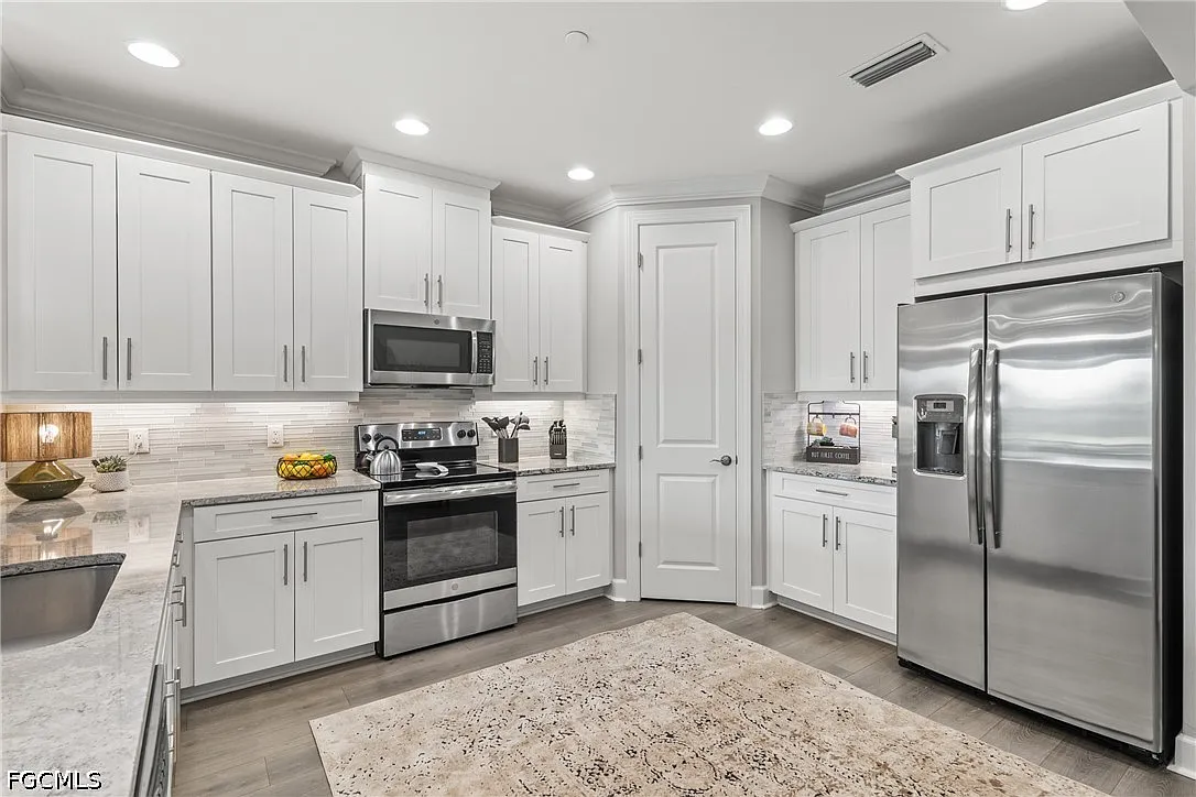 2 bed, 2.0 bath, 1624 sqft, $11,250 — Photo 3