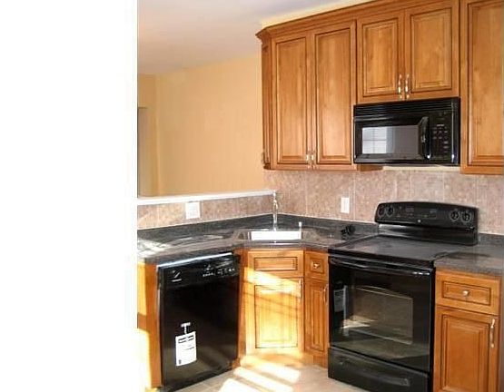 2nd image of 6119 Glenloch St