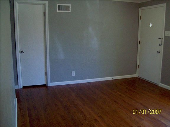 4th image of 837 Zeiss Ave