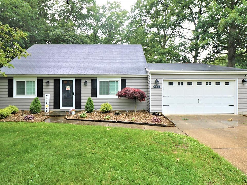 1st image of 688 Arlington Dr