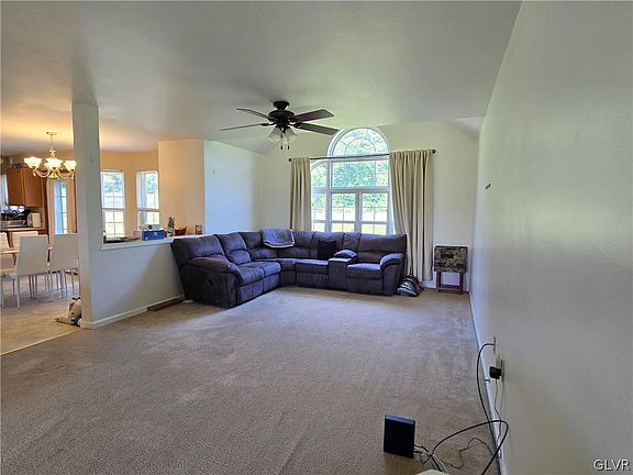 5th image of 303 Stacia Way