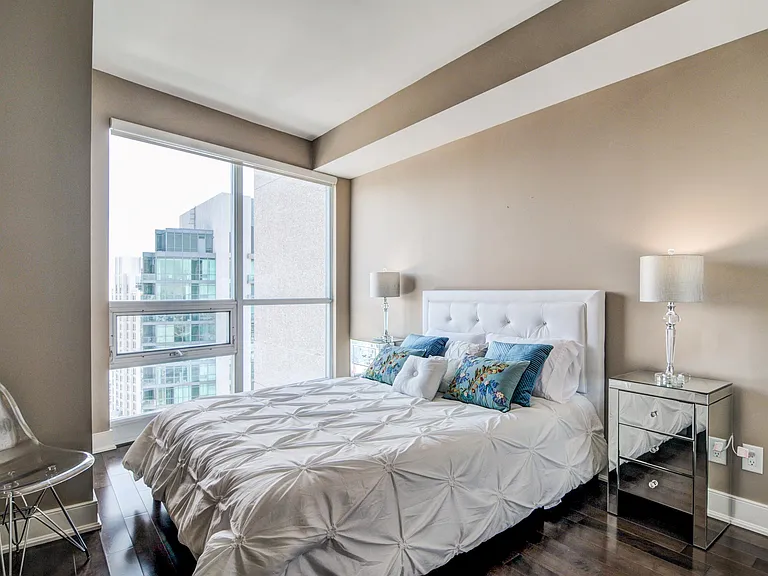 219 Fort York Blvd #LPH3702 — Photo 17