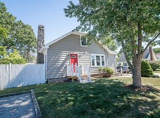 22 Benedict St, Riverside, RI 02915