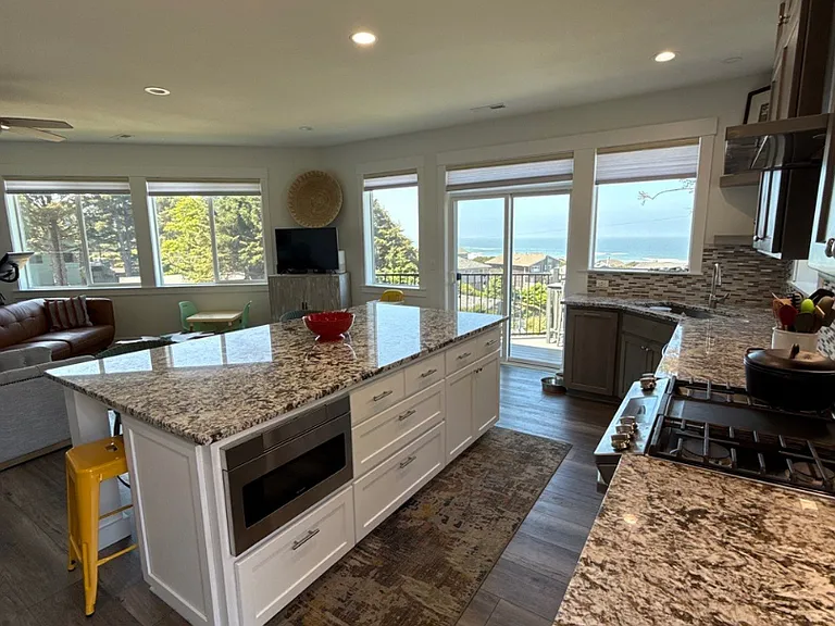 6274 NE Port Dr — Photo 6