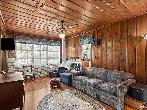 5th image of 14 Elwood Ct