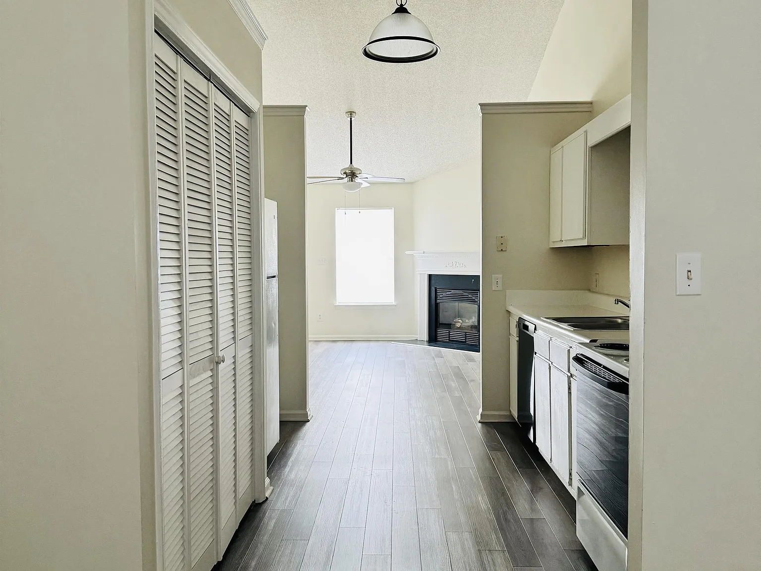 2607 Bluff View Dr — Photo 4