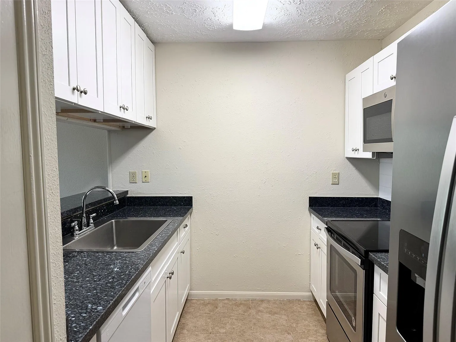 2 bed, 2.0 bath, 1221 sqft, $1,575 — Photo 3