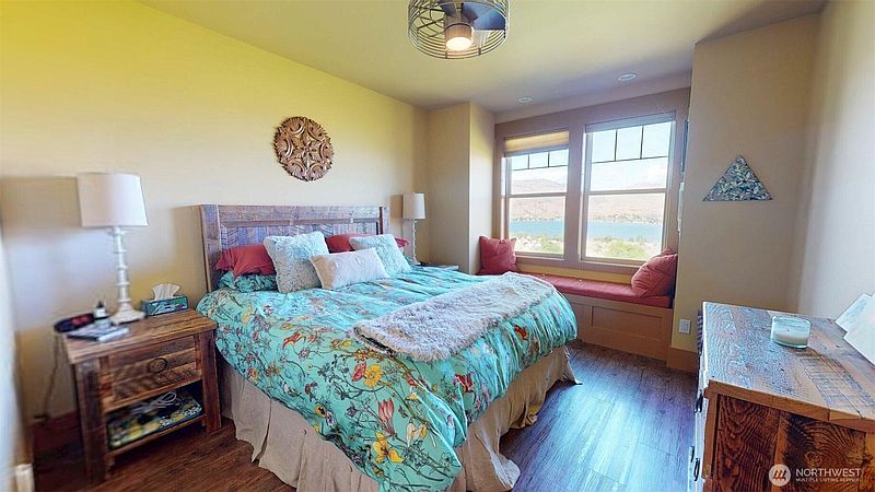 5th image of 102 Village Way