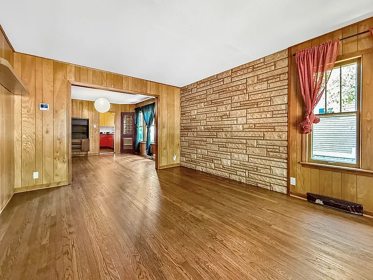 1114 Beloit Ave — Photo 3
