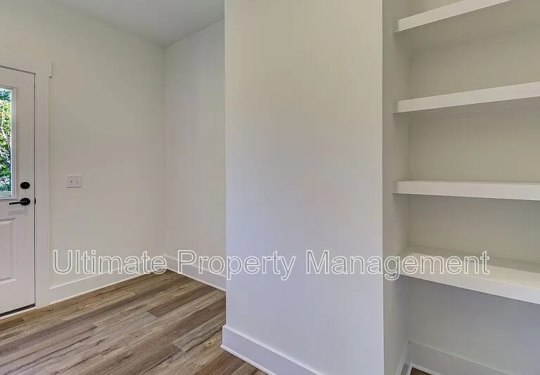 213 Myrtle Ave — Photo 8