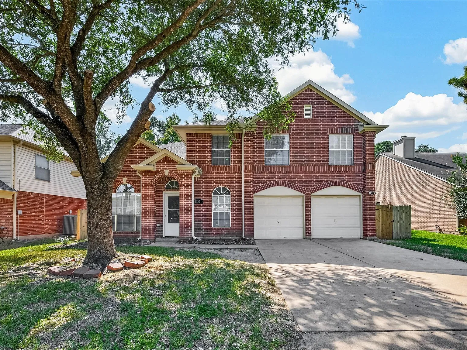 3 bed, 2.5 bath, 2046 sqft, $2,195 — Photo 2