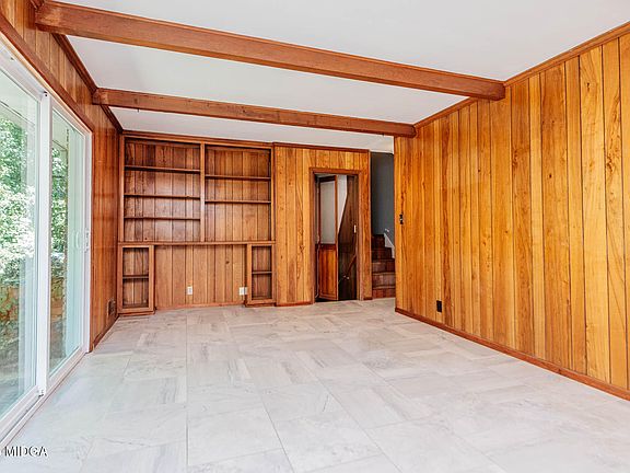 3rd image of 3268 Willowdale Dr
