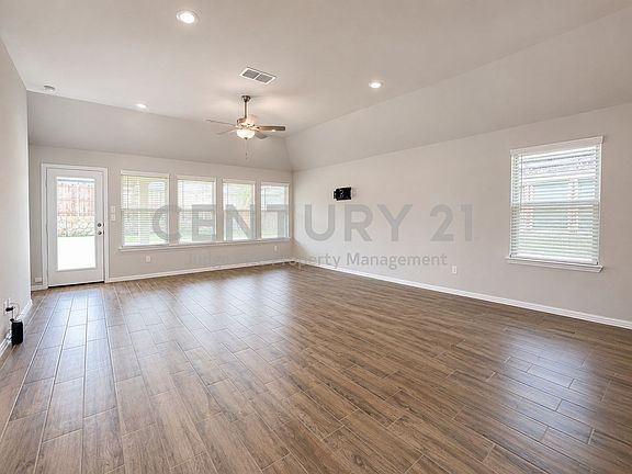 3rd image of 3720 Yarrow Dr