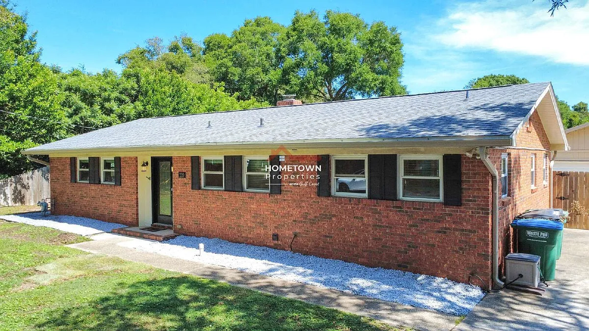 Building Photo - 220 Cordoba St