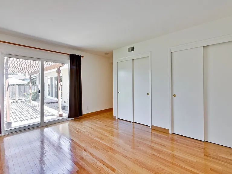 1084 Bluebird Ave — Photo 15
