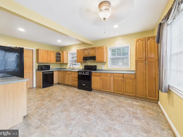 306 S Camp Meade Rd, Linthicum, MD 21090