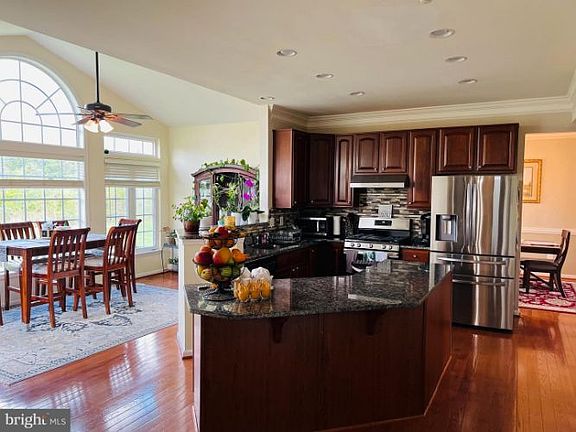 4th image of 10947 Southcoate Village Dr