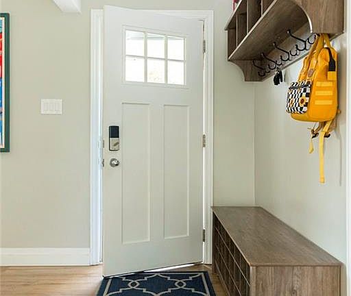 3rd image of 183 Sunnyridge Rd