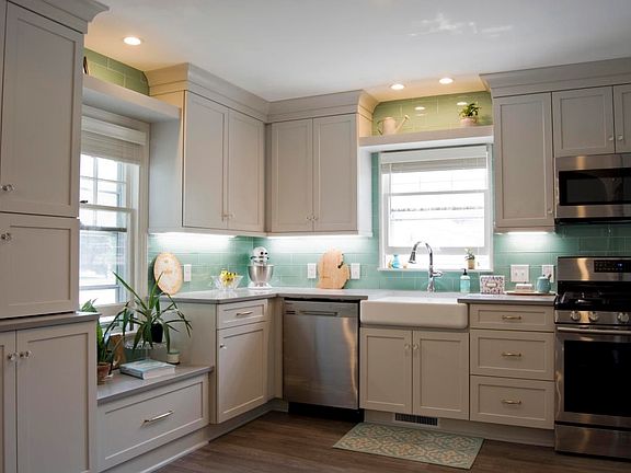 2nd image of 230 W 23rd St