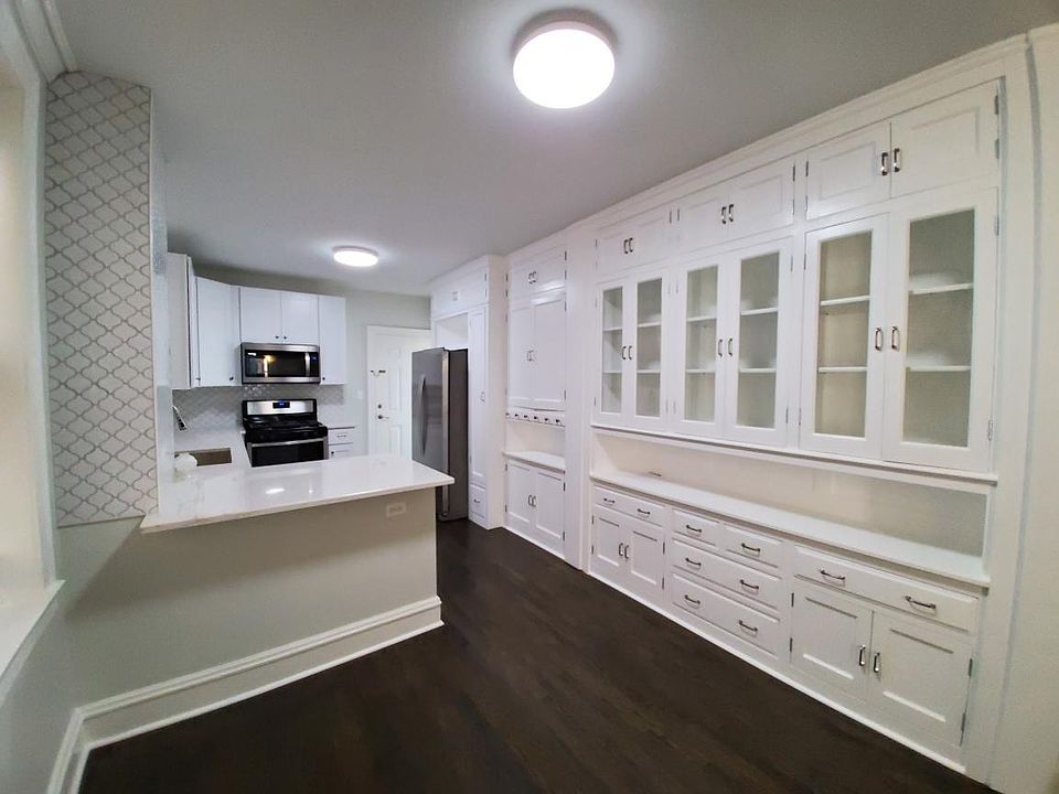 1st image of 7410 N Claremont Ave APT 2