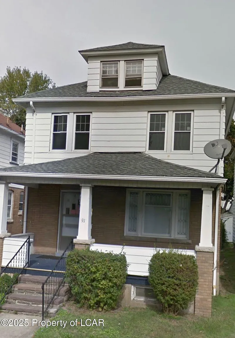 91 Willow St photo 1