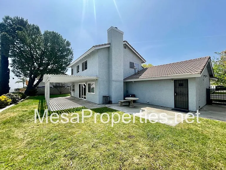 2407 N Sycamore Ave — Photo 16