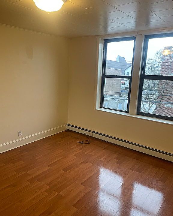 1st image of 10502 32nd Ave