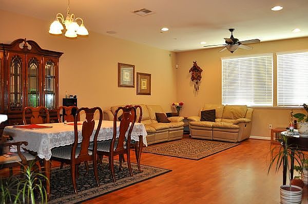 1st image of 1620 Summer Ln