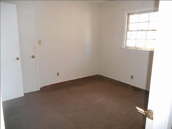 3rd image of 2520 Forbes Ave #B