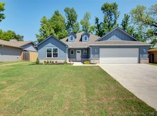 5625 S Madison Ave, Tulsa, OK 74105