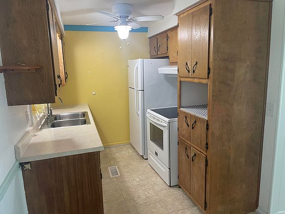5th image of 1810 N Tyland Blvd