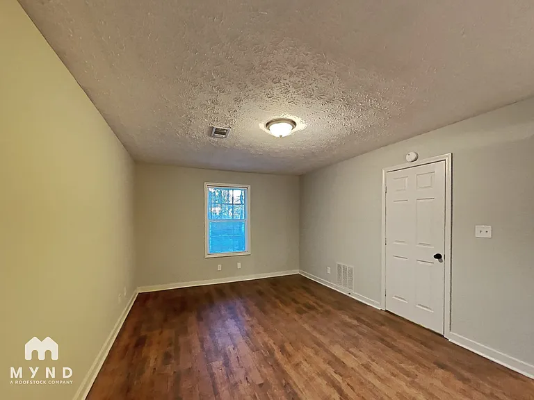 588 Henderson Rd — Photo 7