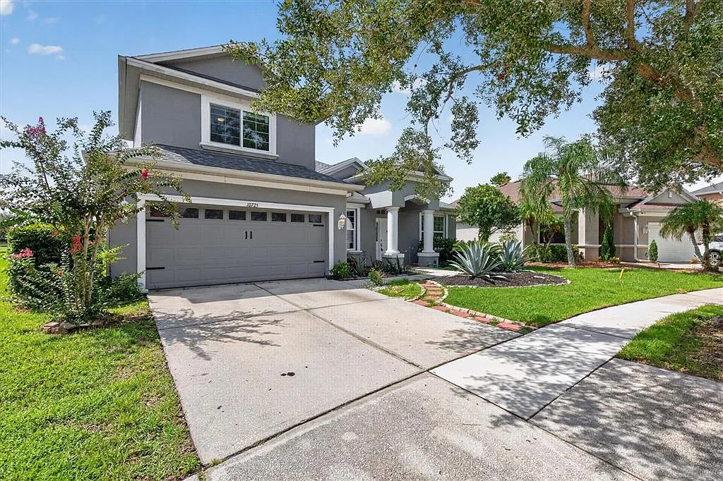 4 bed, 2.5 bath, 2429 sqft, $3,000 — Photo 1