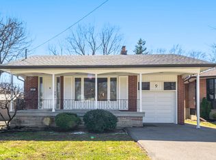 9 Halbadier Pl, Toronto, ON M9B 2H4