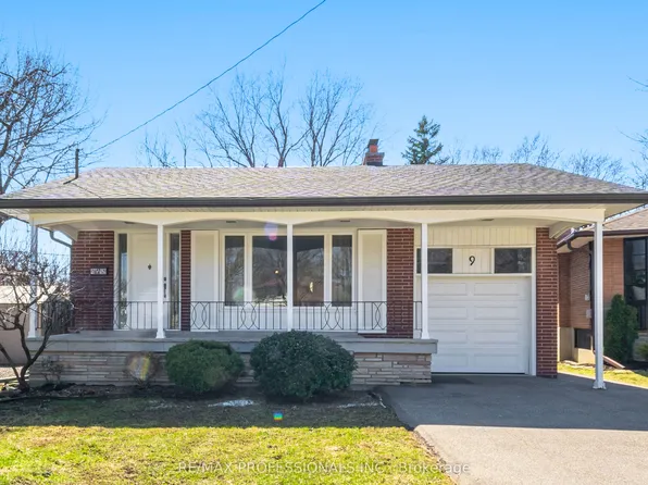 9 Halbadier Pl, Toronto, ON M9B 2H4