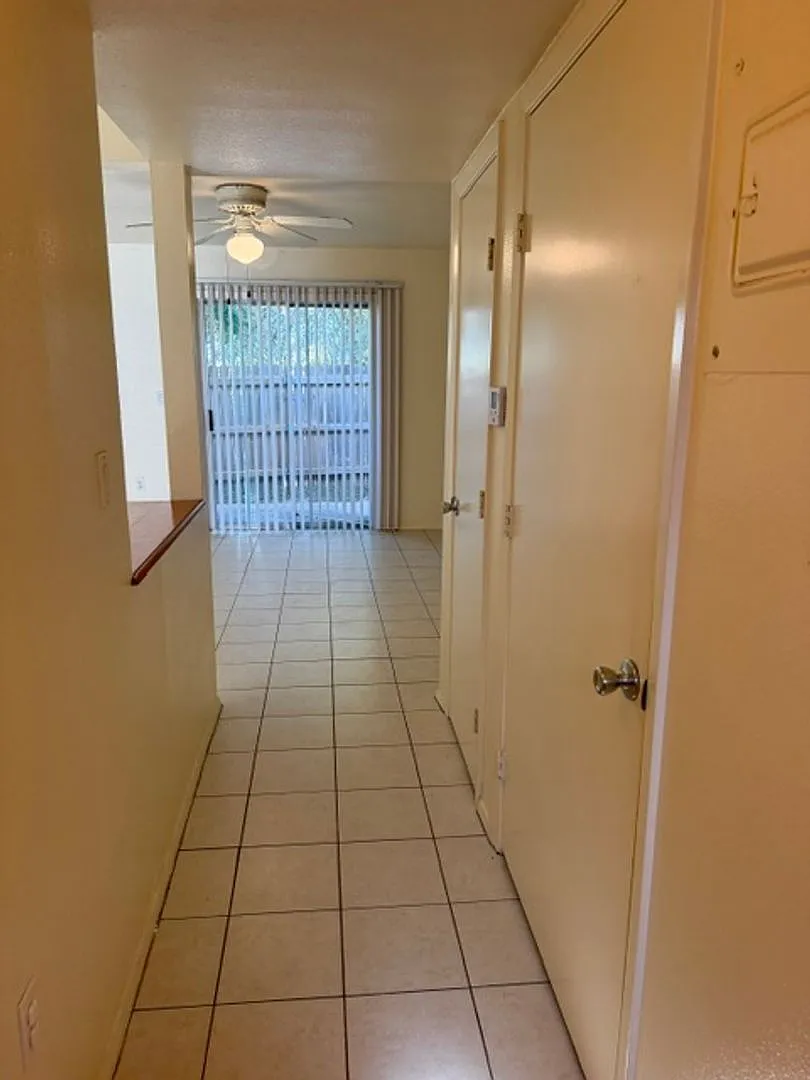 3 bedroom 1.5 bath Condo — Photo 2