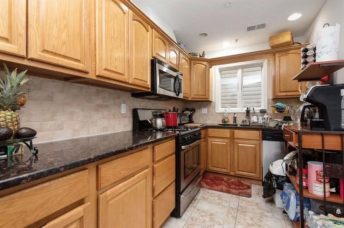 3 bed, 2.0 bath, $2,900 — Photo 2