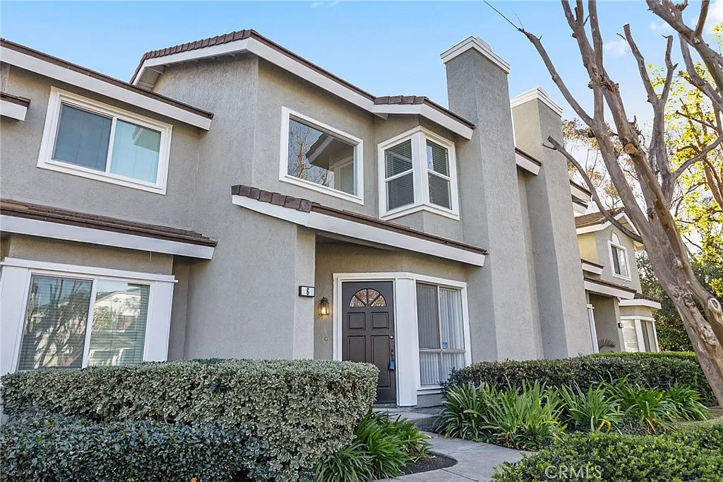 3 bed, 2.5 bath, 1384 sqft, $4,000 — Photo 1