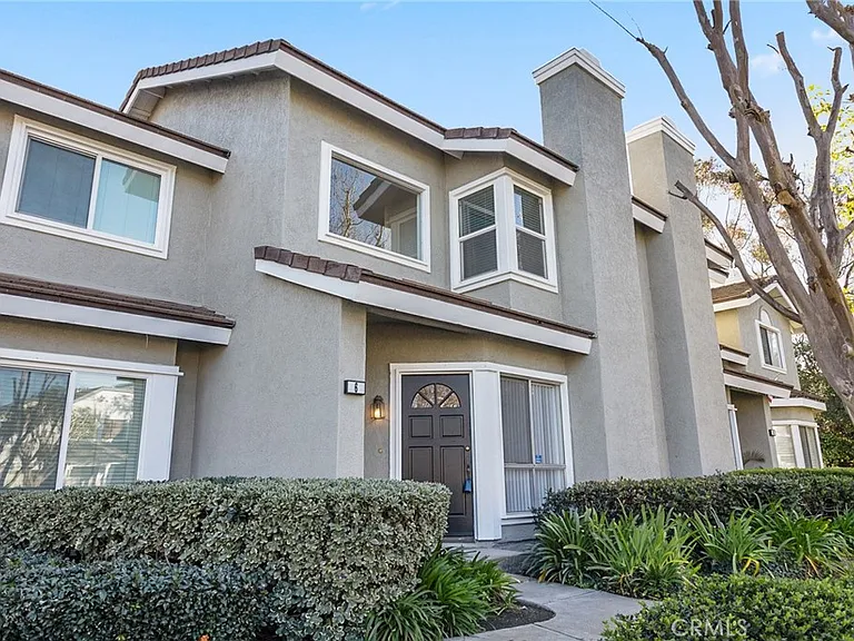 6 Greenmoor — Photo 1